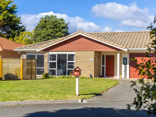 12 Manly Gardens, Paraparaumu Beach