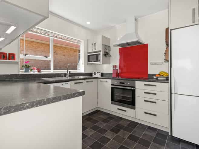 12 Manly Gardens, Paraparaumu Beach