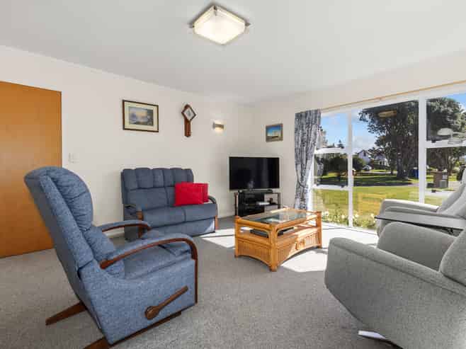 12 Manly Gardens, Paraparaumu Beach