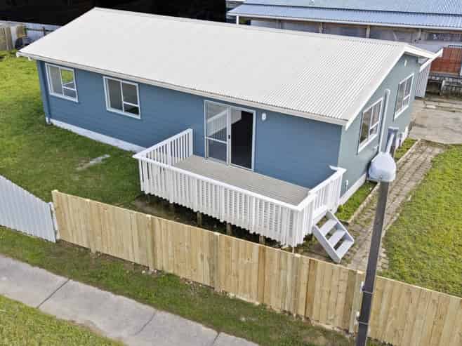 1 Weymouth Grove, Wainuiomata
