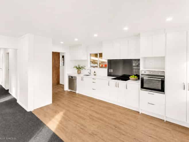 1 Weymouth Grove, Wainuiomata
