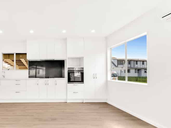 1 Weymouth Grove, Wainuiomata