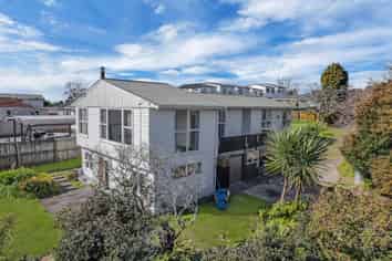 32 Barbary Avenue, Kelston