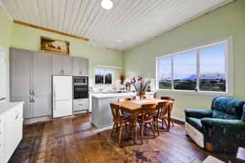 136 Warwick Road, Stratford