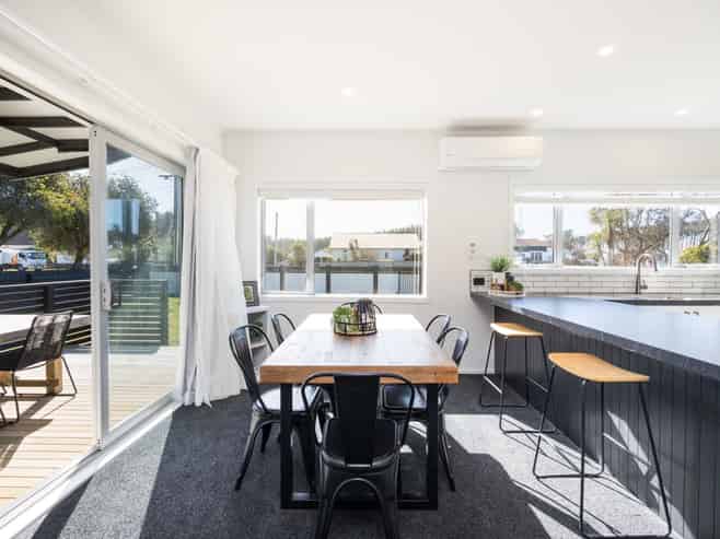 8 Cousins Avenue West, Foxton Beach