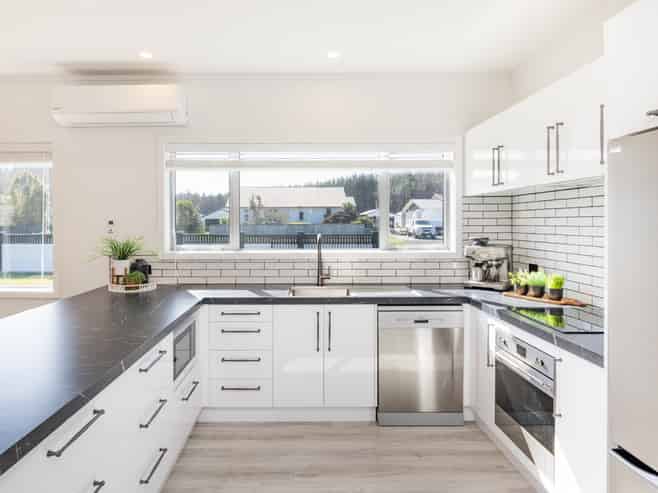 8 Cousins Avenue West, Foxton Beach
