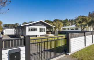 8 Cousins Avenue West, Foxton Beach