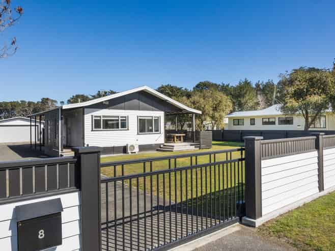 8 Cousins Avenue West, Foxton Beach