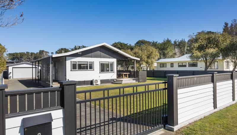 8 Cousins Avenue West, Foxton Beach