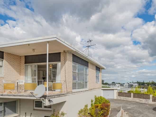 6/6 Roskill Way , Three Kings