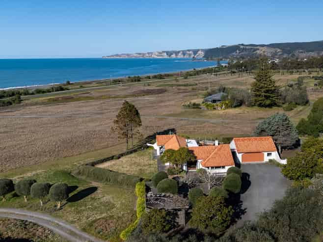 148 Clifton Road, Te Awanga