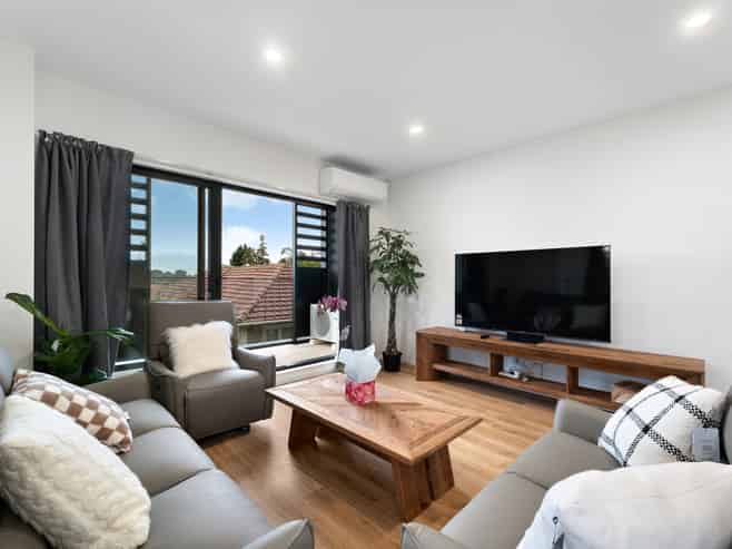 11 Waipani Road, Te Atatu Peninsula