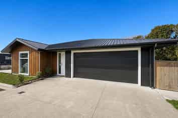 6 Pisanio Way, Stratford