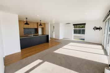6 Pisanio Way, Stratford