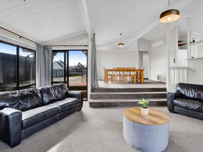 60 Cressida Avenue, Stratford