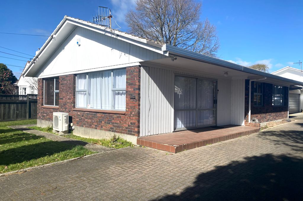Space, Comfort & Convenience in Glenholme - $570pw 1