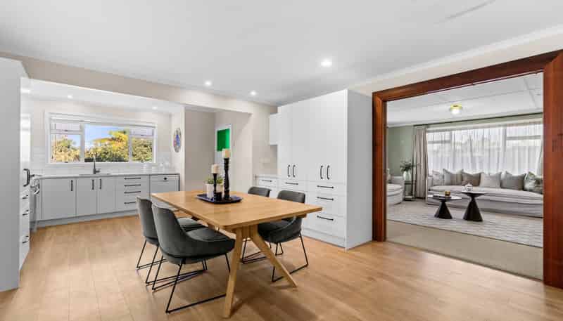 161 Main Road, Clive