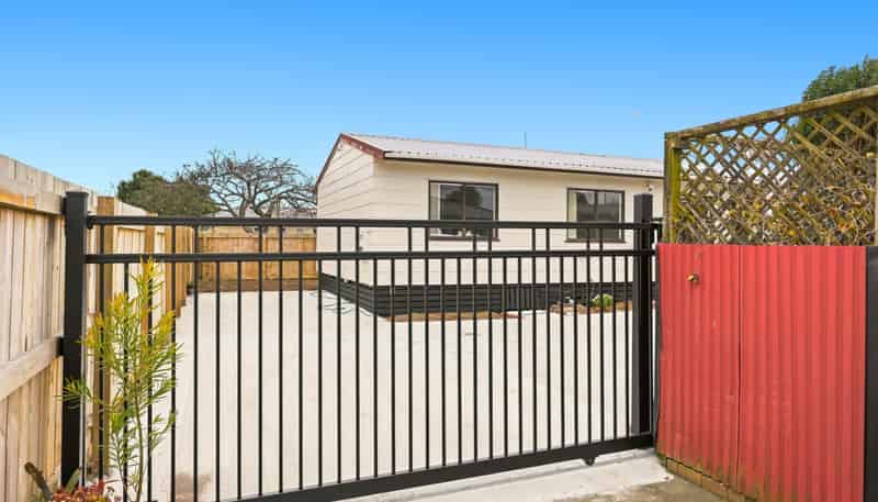 2/41 President Avenue, Papakura