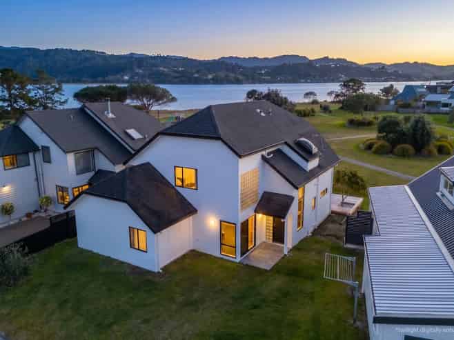 10 Ajax Head, Pauanui