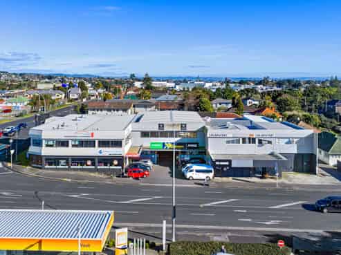 HIGH PROFILE CORNER SITE - UNMISSABLE OPPORTUNITY
