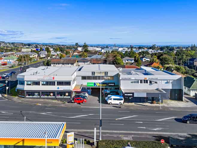 HIGH PROFILE CORNER SITE - UNMISSABLE OPPORTUNITY
