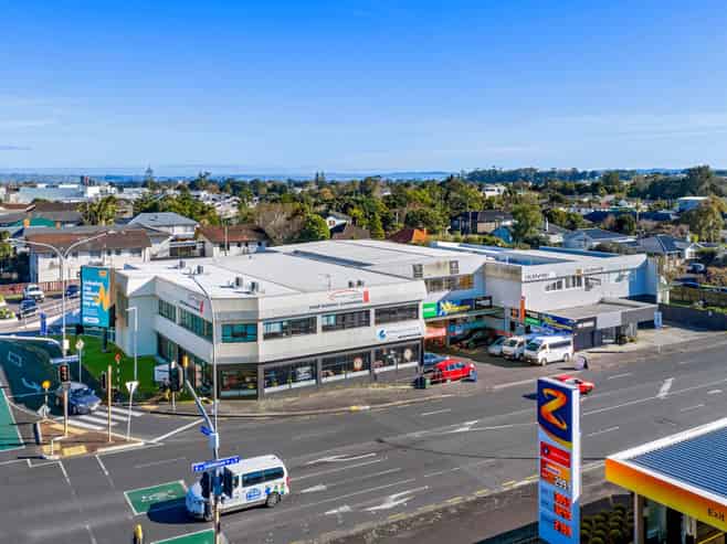 HIGH PROFILE CORNER SITE - UNMISSABLE OPPORTUNITY
