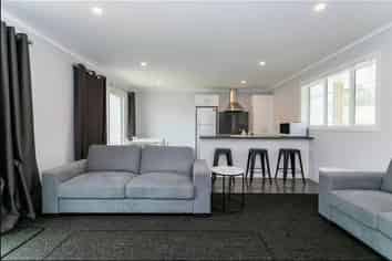 818A Beach Road, Browns Bay