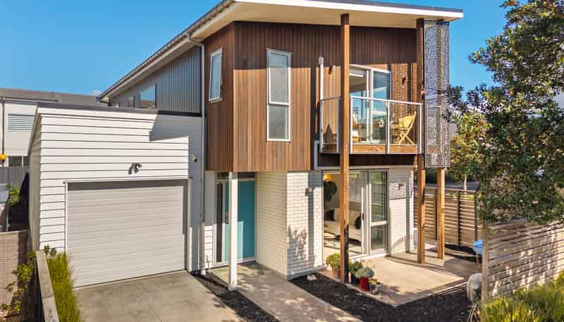 91 Glidepath Road, Hobsonville