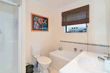 62a Hutchinson Av, New Lynn