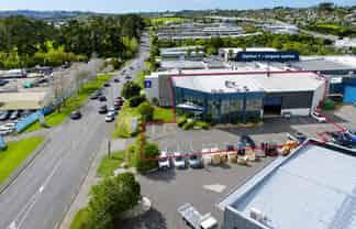Road frontage – with multiple options!