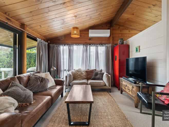 8B Chichester Drive, Rosehill