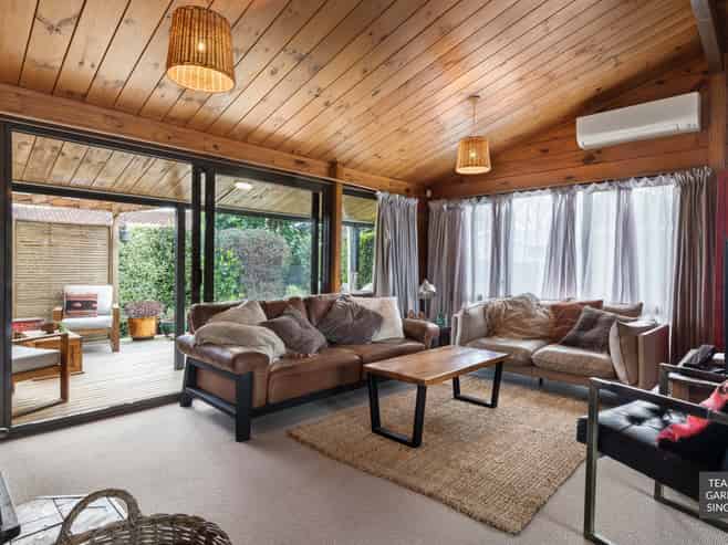 8B Chichester Drive, Rosehill