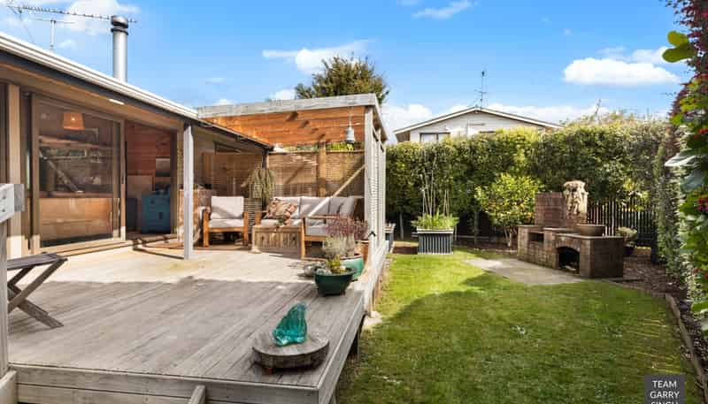 8B Chichester Drive, Rosehill