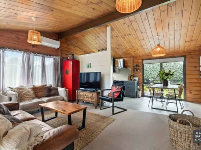8B Chichester Drive, Rosehill