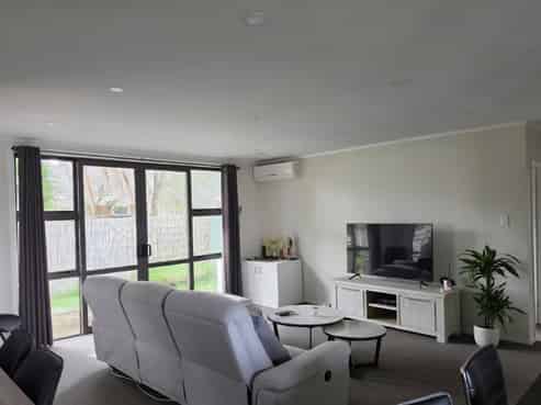 2/57 Cardiff Road, Pakuranga