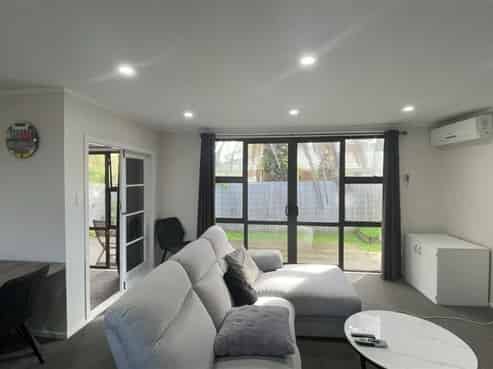 2/57 Cardiff Road, Pakuranga