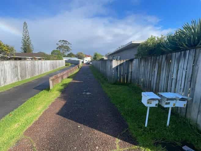2/57 Cardiff Road, Pakuranga