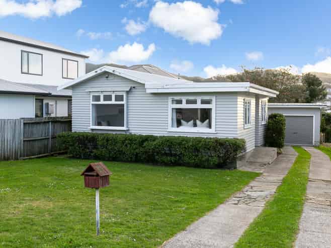 42 Tarawera Road, Johnsonville