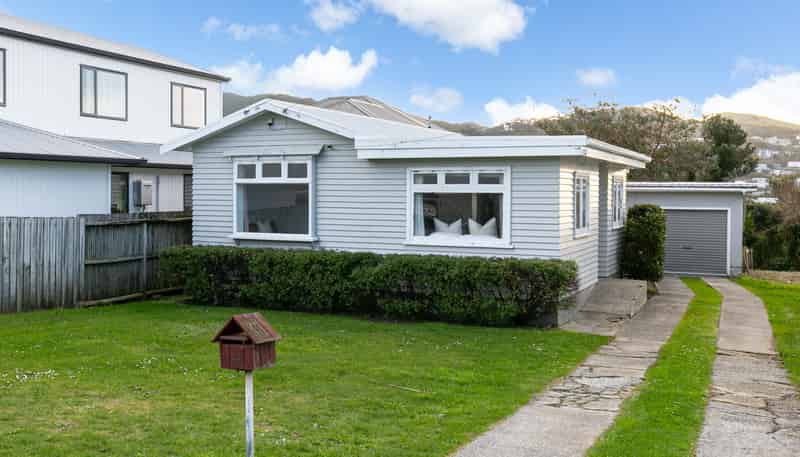 42 Tarawera Road, Johnsonville