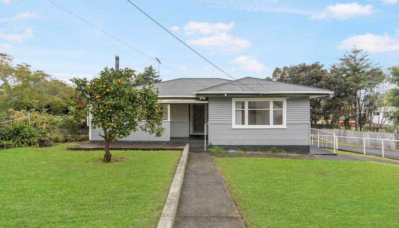 2102 Great North Road, Avondale