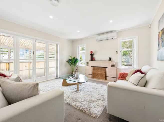 2102 Great North Road, Avondale