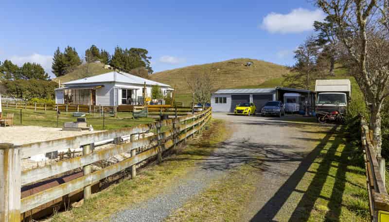 160 White Road, Broadlands Forest