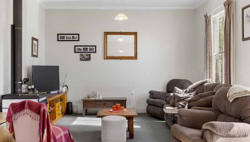 160 White Road, Broadlands Forest