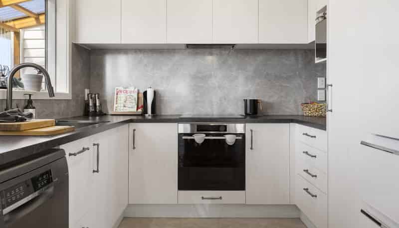 160 White Road, Broadlands Forest