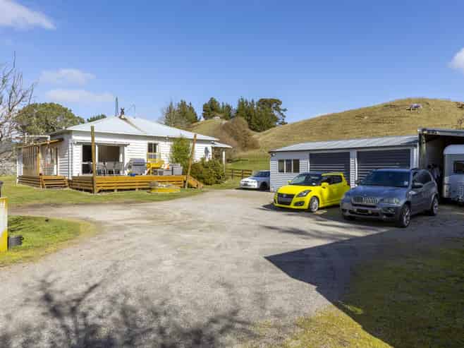 160 White Road, Broadlands Forest