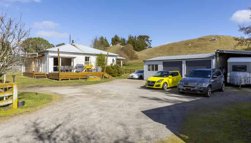 160 White Road, Broadlands Forest