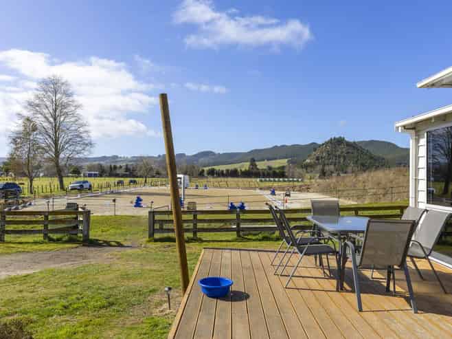 160 White Road, Broadlands Forest