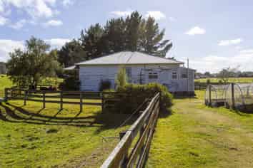 160 White Road, Broadlands Forest