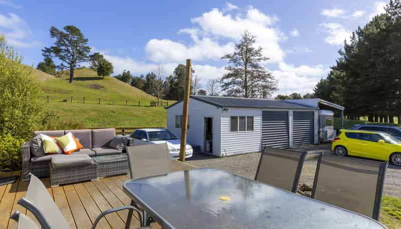 160 White Road, Broadlands Forest