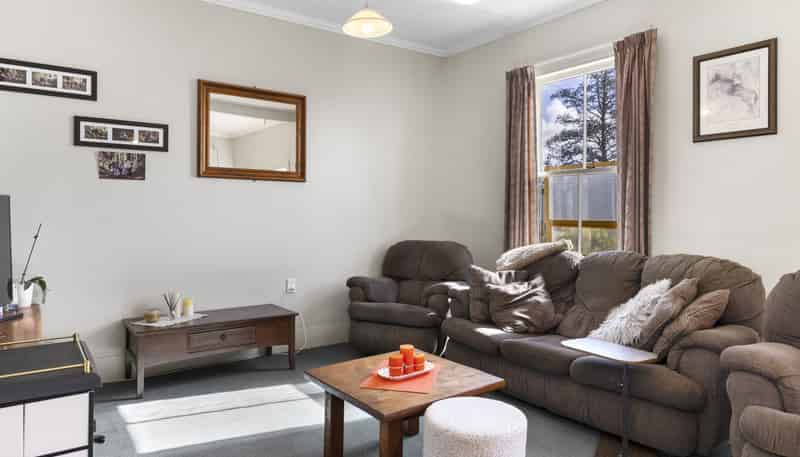 160 White Road, Broadlands Forest